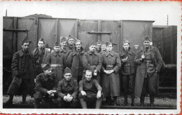 Petite Photo Militaire De Soldats à TOURS En 1940 - War, Military