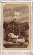 Photo CDV D'un Officier Francais Du 110 éme Régiment D'infanterie  Posant Dans Un Studio Photo A Dunkerque - Alte (vor 1900)