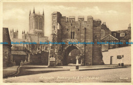 R633982 Lincoln. Pottergate And Cathedral. F. Frith - Wereld