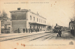 CREST - Arrivée Du Train En Gare. - Bahnhöfe Mit Zügen