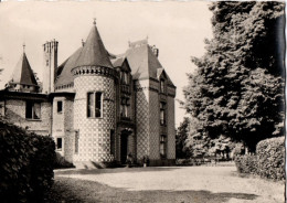 CPSM.  VERNEUIL-SUR-AVRE.  L'Hostellerie Du Clos.     Très Bon état.   Voir 2 SCANS - Verneuil-sur-Avre