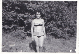 Old Real Original Photo - Woman In Bikini In The Open - Ca. 8.5x6 Cm - Anonieme Personen