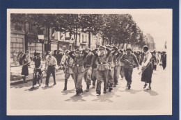 CPSM Libération De Paris WWII Anti Allemagne Nazi Voir Scan Du Dos Prisonniers - Autres & Non Classés