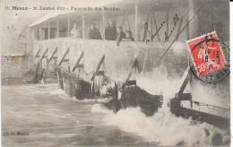 77  MEAUX - Inondations 1910 - Passerelle Des Moulins - Animée - Meaux