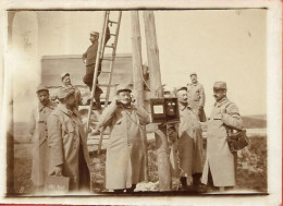 Petite Photo Militaire. Soldats Au Poteau Télégraphique. - Guerra, Militares