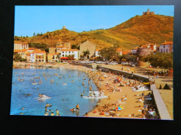 COLLIOURE ...                         VUE SUR LA PLAGE         AU FOND LE FORT SAINT ELME - Collioure