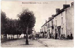 86 - B23547CPA - BONNEUIL-MATOURS - La Place . Tabac. Restaurant Mangou - Bon état - VIENNE - Other & Unclassified