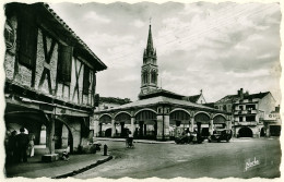 82 - B16284CPSM - VALENCE D'AGEN - La Halle Et Le Clocher - Très Bon état - TARN-ET-GARONNE - Valence