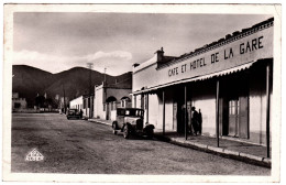 - B25077CPSM - MECHERIA - ALGERIE - Café Et Hotel De La Gare Rue Centrale - Bon état - AFRIQUE - Andere & Zonder Classificatie