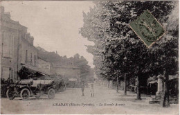 65 - B24801CPA - SIRADAN - La Grande Avenue - Voiture - Très Bon état - HAUTES-PYRENEES - Andere & Zonder Classificatie