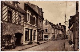 14 - B24388CPSM - DIVES  - CABOURG - Rue De Lisieux - L'HEUREUX Fleurs Naturelles, Antiquaire - Assez Bon état - CALVADO - Dives