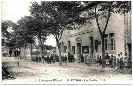 12 - B25499CPA - ST SAINT VICTOR - Les écoles - Parfait état - AVEYRON - Saint Victor