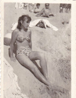 Old Real Original Photo - Woman In Bikini On The Beach - Ca. 8.5x6 Cm - Anonieme Personen