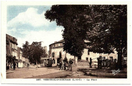 47 - B25401CPA - VERTEUIL D' AGENAIS - La Place - Pompe à Eau - Très Bon état - LOT-ET-GARONNE - Autres & Non Classés