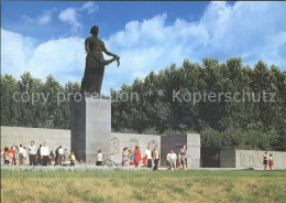 72117423 Leningrad St Petersburg The Piskarevskoye Memorial Cemetery The Statue  - Russie