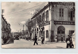 Algérie - BORDJ BOU ARRÉRIDJ - Avenue G. Clémenceau - Grand Hôtel Des Voyageurs - Ed. Alexandre Sirecky 7 - Autres & Non Classés