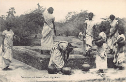 India - Indian Women At The Fountain - Publ. Francisc. Miss., Vanves (France)  - Inde