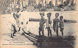 India - PUDUCHERRY Pondichéry - Young Hindus And Fishermen's Huts - Publ. Messageries Maritimes 81 - Inde