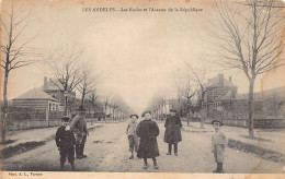 LES ANDELYS (27) Les Ecoles Et L'Avenue De La République - Les Andelys