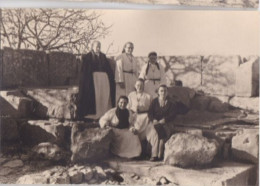 2 Photos Palestine Israël Cisjordanie Groupe De Bonne Sœurs En Visite A Situer Et Identifier Réf 30768 - Lieux