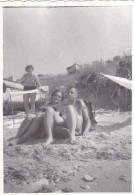 Old Real Original Photo - Naked Man Woman On The Beach - Ca. 8.5x6 Cm - Personnes Anonymes