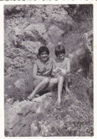 Old Real Original Photo - Woman Girl Posing On Rocks - 1971 Sofia - Ca. 8.5x6 Cm - Anonieme Personen