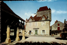 DOMME     ( DORDOGNE )  La Halle Et La Maison Du Gouverneur - Domme