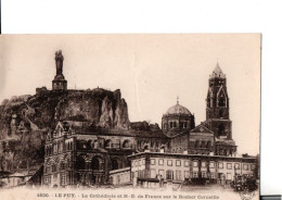 LE LOT DE 2 CPA.  LE PUY.  La Cathédrale Et Le Rocher Corneille.    Très Bon état.   Voir 2 SCANS - Le Puy En Velay