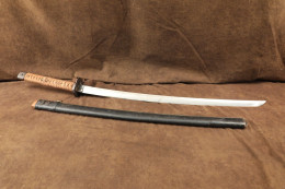 Épée Japonaise/avec Saya WW2 29" Gunto Monté Dans Un Koshirae Inhabituel Avec Samé En Tissu - Knives/Swords