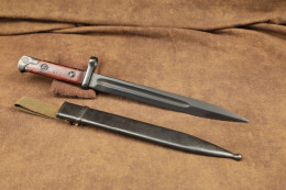 Couteau à Baïonnette Et Fourreau Russe Tokarev SVT-40 WWII M1940 7,62 Mm - Knives/Swords