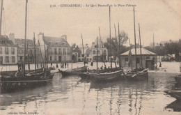 Concarneau (29 - Finistère)  Le Quai Peneroff Et La Place D'Armes - Concarneau