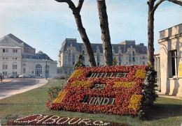 14 - Cabourg - Le Calendrier Fleuri, Le Grand Hôtel Et Le Casino - Cabourg