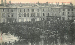 LUNEVILLE  OBSEQUES DE M LE GENERAL BENOIST ARTILLERIE MASSEE SUR LA PLACE DU CHATEAU - Luneville