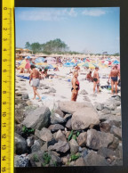 #21 Woman On Vacation - On The Beach In A Bathing Suit / Femme En Vacances - Sur La Plage En Maillot De Bain - Personnes Anonymes