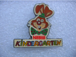 Pin's Kindergarten (jardin D'enfants) Sponsorisé Par NESTLE - Altri & Non Classificati