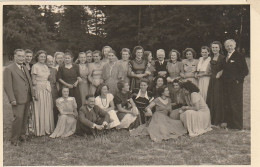 AK Foto Große Personengruppe In Eleganter Kleidung - Foto Merkle, Eßlingen A.N. - Ca. 1950 (69634) - Sonstige & Ohne Zuordnung