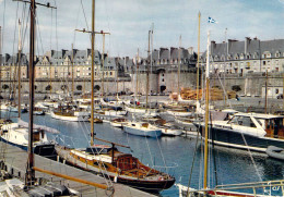 35 - Saint Malo - Le Bassin, Les Remparts Et La Grande Porte - Saint Malo