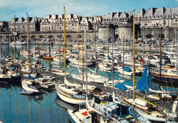 35 - Saint Malo - Bassin Des Yachts Et La Grande Porte - Saint Malo