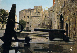 35 - Saint Malo - Le Musée, L'Hôtel De Ville Et La Tour Qui En Grogne - Saint Malo