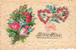 P3-Bonne Année Tres Belle Carte Collages Avec Bouquet De Fleurs Et Deux Coeurs   Avec 2 Mains Entrelacés - New Year