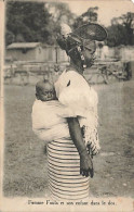 Guinée - Femme Foula Et Son Enfant Dans Le Dos - Guinee