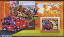 Guinea, Republic 2006 Japanese Fire Engine S/s, Mint NH, Transport - Automobiles - Fire Fighters & Prevention - Voitures