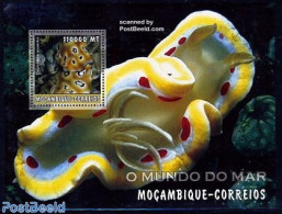 Mozambique 2002 Sea Snails S/s, Mint NH, Nature - Shells & Crustaceans - Mundo Aquatico