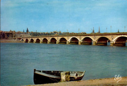 BORDEAUX    ( GIRONDE )    LE PONT DE PIERRE    ( PETIT PLI ANGLE ) - Bordeaux