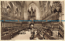 R635715 Lincoln Cathedral. The Choir - Mundo