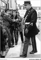 AHVP11-0998 - GREVE - Locminé - Mi-carêmes Des Années 1980 - Dose Dépassée  - Strikes