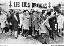 AHVP11-0946 - GREVE - Les élus Bretons  - Sciopero