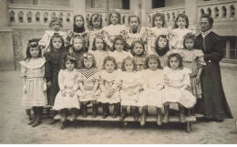 MIKI-AP1-002- GROUPES D ENFANTS PHOTO DE CLASSE - Gruppen Von Kindern Und Familien