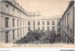 AIFP9-ECOLE-0913 - PARIS - Lycée Fénelon - Ensemble Des Bâtiments - Pris De La Petite Cour De Récréation  - School