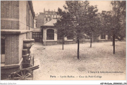 AIFP8-ECOLE-0889 - PARIS - Lycée Buffon - Cour Du Petit Collège  - Schulen